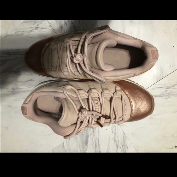 Sneakers - Picture 6 of 9